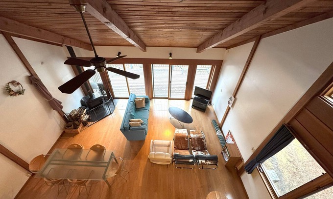 Fujikawaguchiko Cottage | 136s㎡ Cathedral ceiling cabin/3min walk Lake Saiko/BBQ/5min drive Kawaguchi Lake
