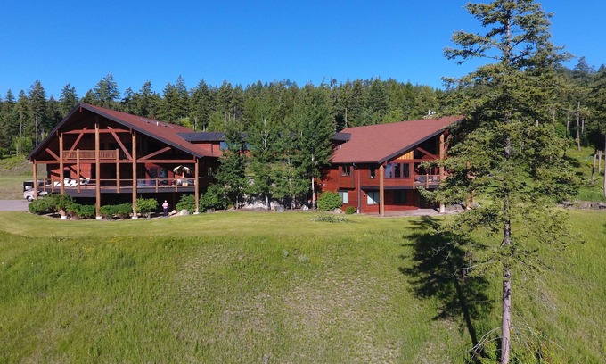 Lakeside House | 14,229sqft Estate on 8ac w/4100sqft Guest home TikiBar HotTub Overlooking GNP!