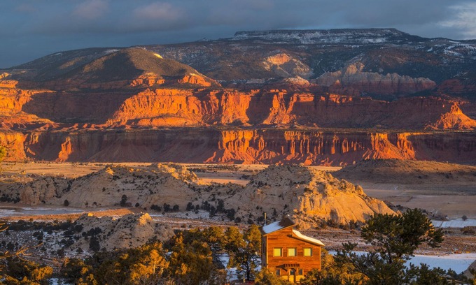 Teasdale Cabin | 14 acres on your own private plateau near Capitol Reef!