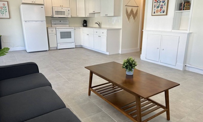 Bay Esplanade Apartment | 14 · Bay 2 Bedroom Apartment with Water View 14