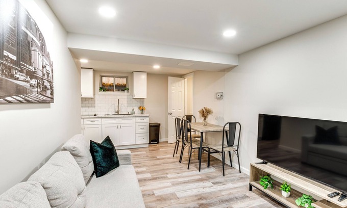 Pelham Apartment | 14 Mi to Central Park: Chic Mt Vernon Retreat