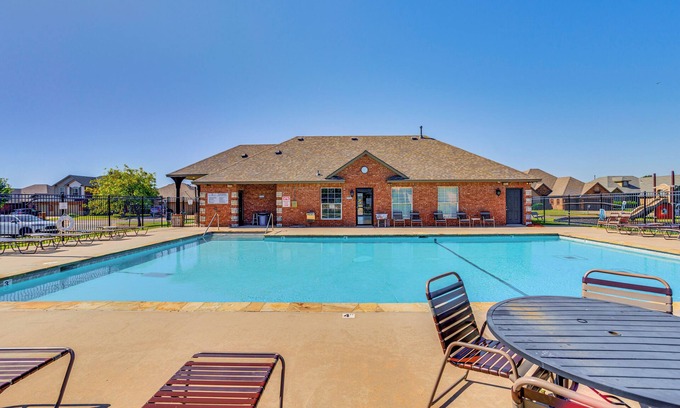 Edmond House | 14 Mi to Dtwn OKC: Edmond Gem w/Fenced Yard!