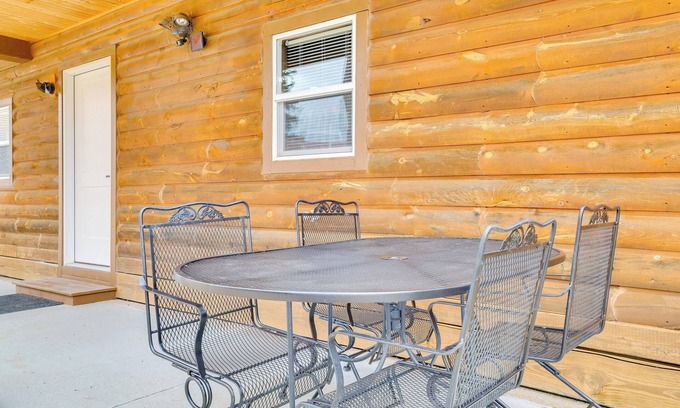 Waumandee Cabin | 14 Mi to Mississippi River: Rural Cochrane Retreat
