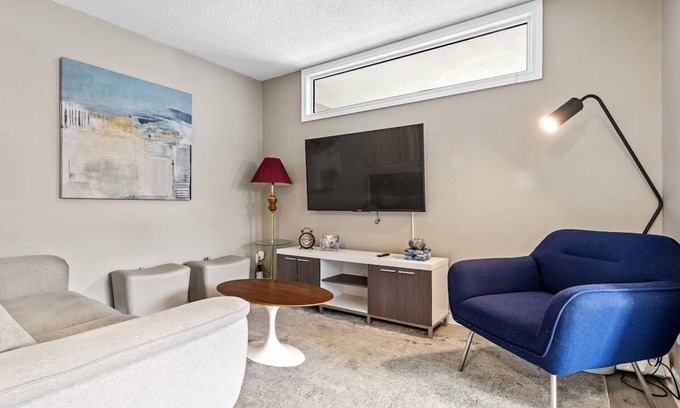 Ottawa Division House | 14 minutes from downtown, Luxury home in Nepean