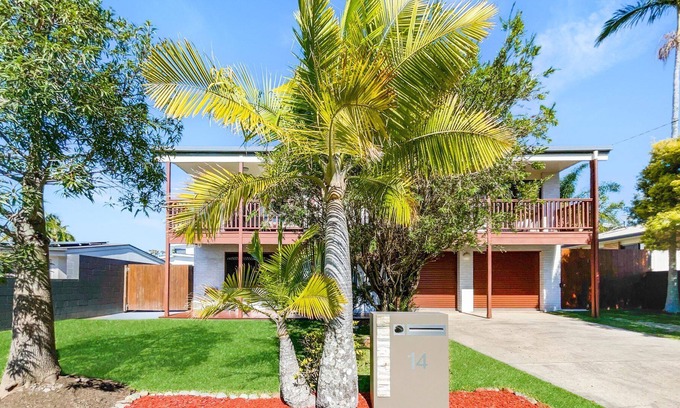 Dicky Beach House | 14 Sutherland Street Dicky Beach QLD