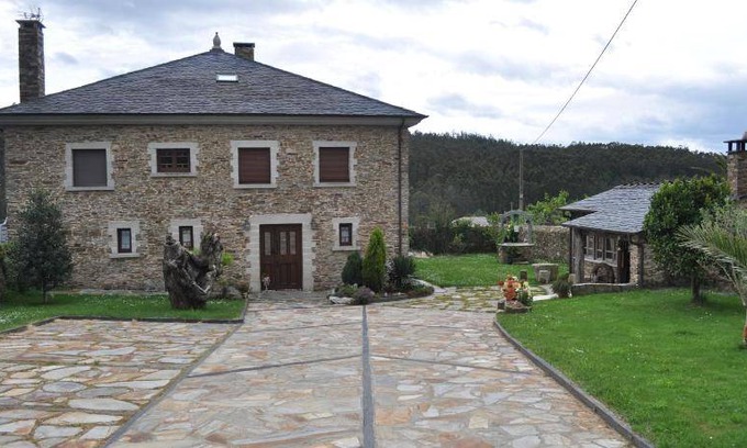 Ribadeo Apartment | 140 m² Apartment ∙ 4 bedrooms ∙ 8 guests
