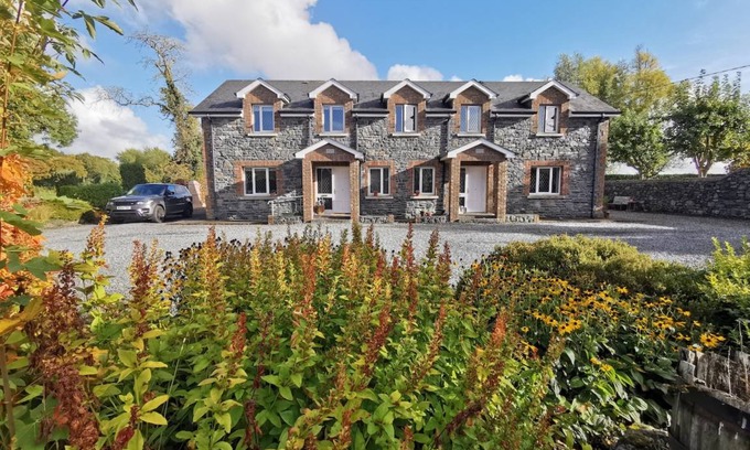 Knockaderry Cross Roads Cottage | 140 m² Cabin ∙ 3 bedrooms ∙ 5 guests