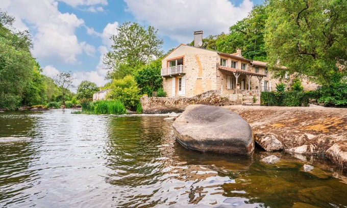 Mortagne-sur-Sevre House | 140 m² House ∙ 2 bedrooms ∙ 6 guests