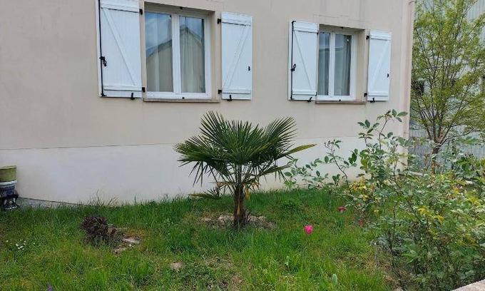 Saint-Cyr-l'Ecole House | 140 m² House ∙ 3 bedrooms ∙ 7 guests