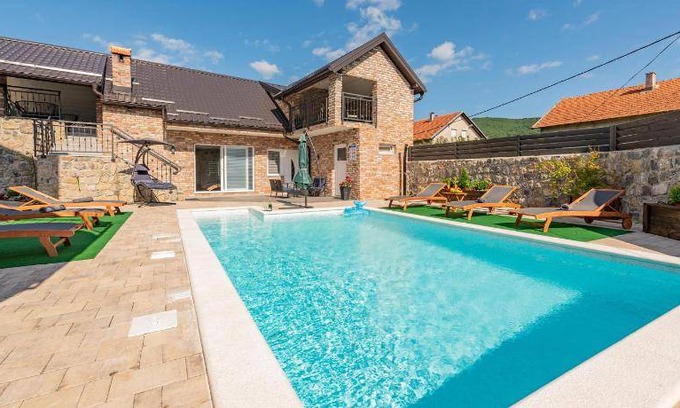 Municipality of Gracac House | 140 m² House ∙ 3 bedrooms ∙ 6 guests