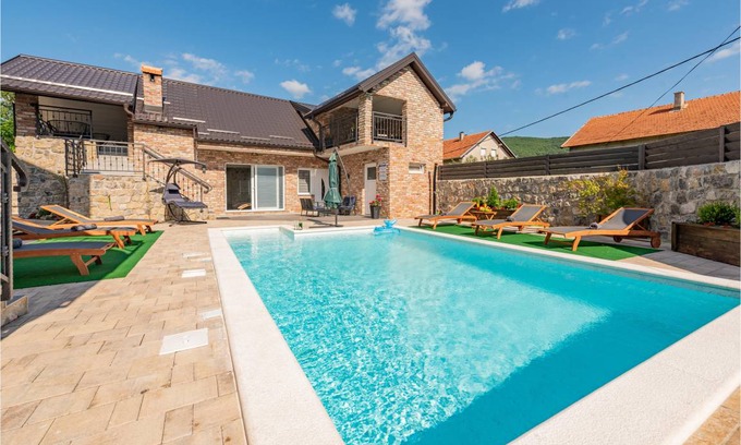 Municipality of Gracac House | 140 m² House ∙ 3 bedrooms ∙ 6 guests