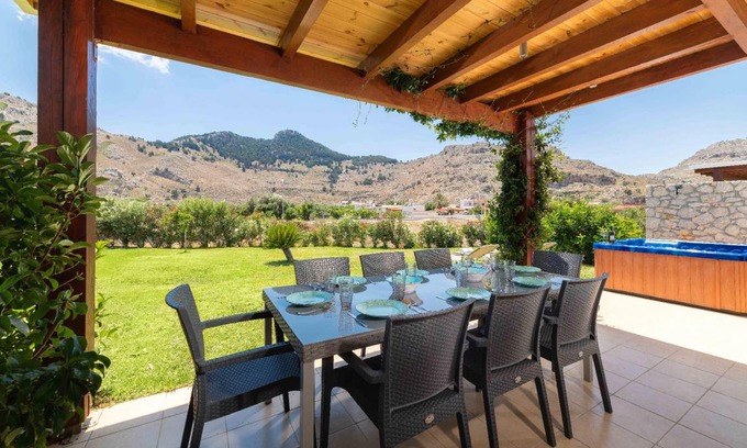 Kolymbia House | 140 m² House ∙ 4 bedrooms ∙ 10 guests