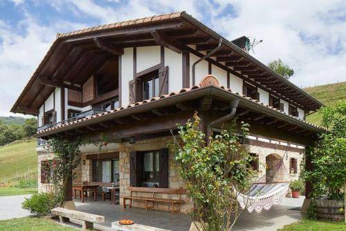 Asteasu House | 140 m² House ∙ 4 bedrooms ∙ 8 guests