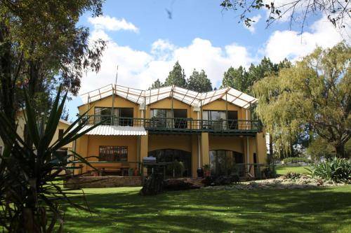 Vredefort House | 140 m² House ∙ 6 bedrooms ∙ 18 guests
