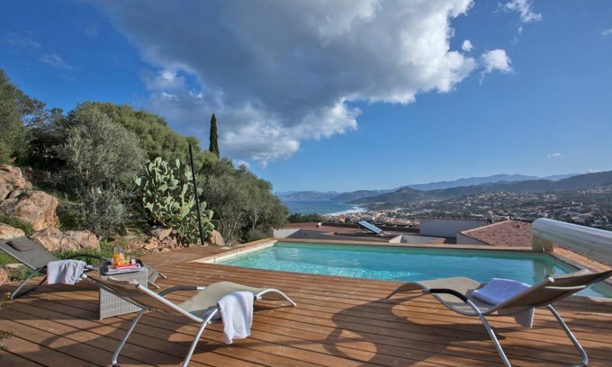 L'Ile-Rousse Villa | 140 m² Villa ∙ 3 bedrooms ∙ 6 guests
