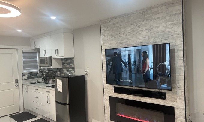 Surrey House | 140 Place is situated in the city of Surrey downtown core