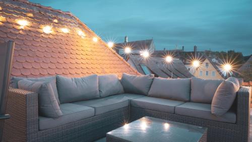 Schwaebisch Gmuend Apartment | 140qm Luxuriöses Penthouse mitten in Schwäbisch Gmünd, 70qm Dachterrasse & Top-Lage, mit WHIRPOOL, Jetzt buchen!