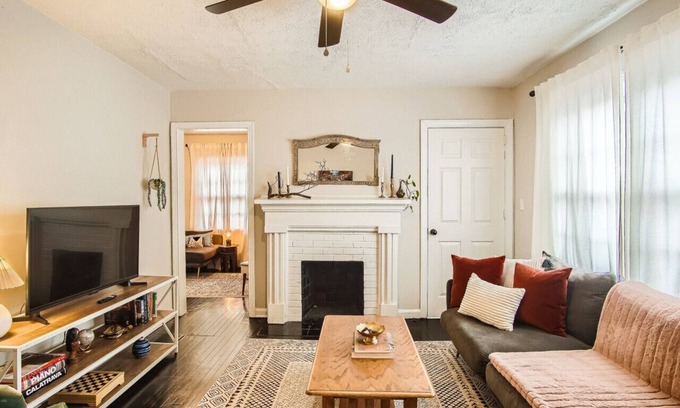 Atlanta House | 1429 Lanvale · Quaint Boho Retreat Near Downtown - Pet Friendly