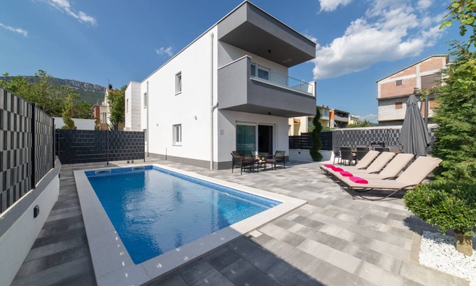 Kastela Villa | 145 m² Villa ∙ 4 bedrooms ∙ 8 guests