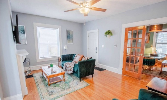 Columbus House | 1450 Briarwood Ave. · The Briarwood Manor Huge 3 Bed, NEW CHEF'S Kitchen