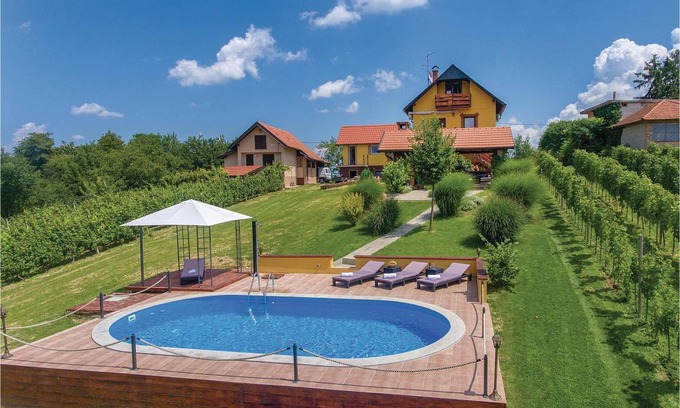 Jalzabet House | 146 m² House ∙ 3 bedrooms ∙ 7 guests