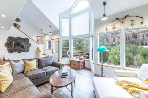 Ouray House | 1486 Oak- Grandview