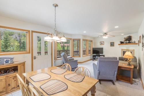 Ouray House | 1494OAK Cliff Top Condo