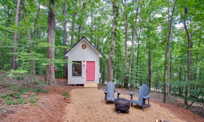 Groveoak House | #14Pink Flamingo Tiny Cottage by Lake Guntersville