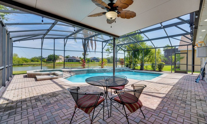 Kissimmee House | ~ 15 Mi to Disney: Waterfront Home w/Private Pool