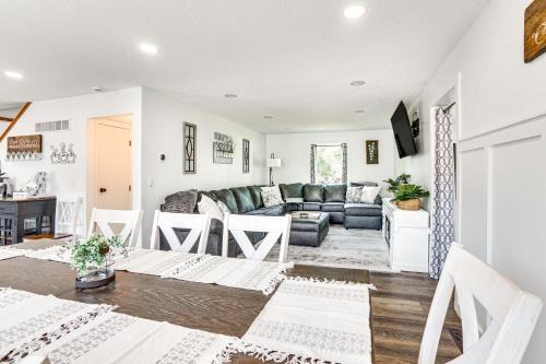 Hartford House | 15 Mi to Downtown Sioux Falls Gem with Yard!