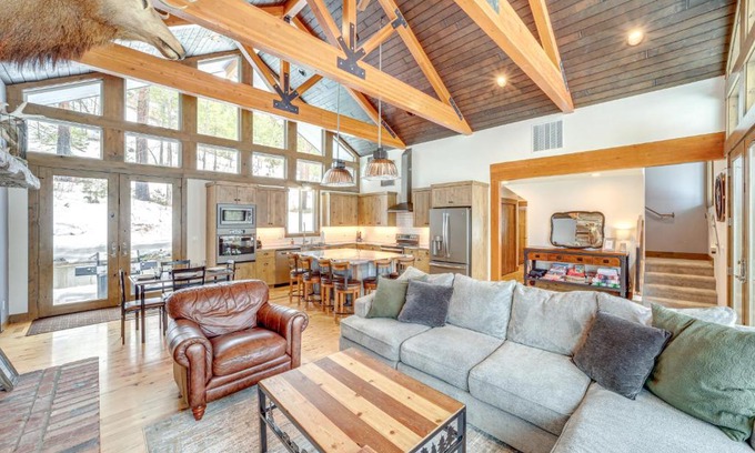 Pateros House | 15 Mi to Lake Chelan Mountain Chalet with Fire Pit!