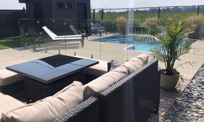 Carignan House | 15 min from dix-30, close to Montreal, quiet area with heated inground pool.