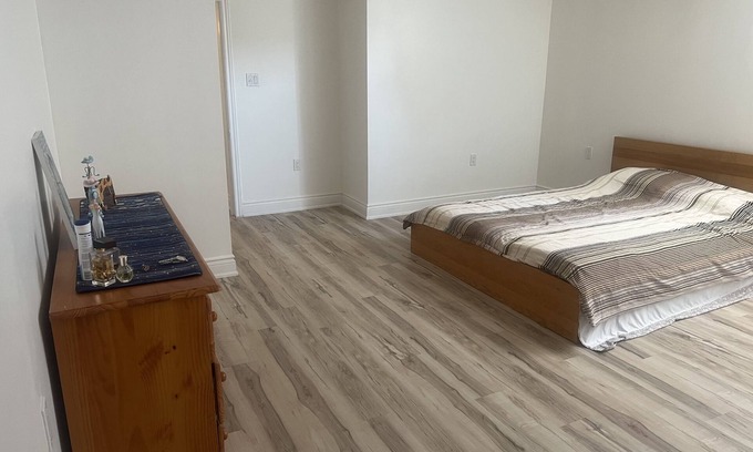 Willowdale House | 15 mins to Finch & Yong! Family-size unit.