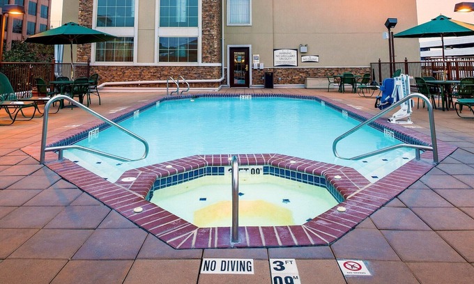 Shearer Hills - Ridgeview Condo | 15 Minutes from the Riverwalk! | Outdoor Pool, Hot Tub, and Free Breakfast!