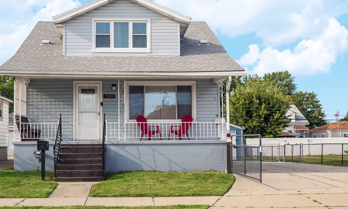 Warren House | 15 Minutes to Almost Anywhere! Safe and Clean!