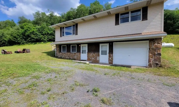 Swanton House | 15 Minutes to Deep Creek Lake and Ski Resort. 8 Wooded Acres. Pet-Friendly.
