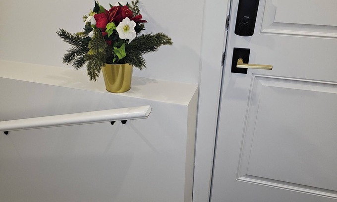 Southwest Edmonton House | 15 minutes to Edmonton International Airport YEG & 20 mins to West Edmonton Mall