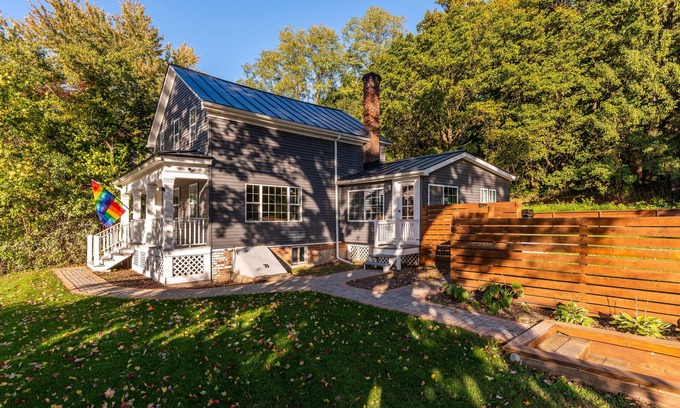 Hollowville House | 15 minutes to Hudson, NY Close to skiing