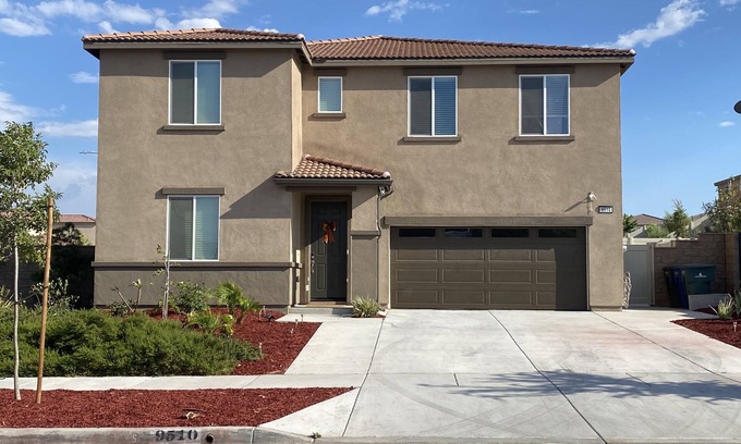 Riverside House | 15% Off Comfortable 2-Story 3 Rooms in Riverside
