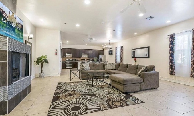 Faubourg Lafayette Condo | 15% OFF Monthly |10% OFF Weekly-Carondelet Street Inviting Condos
