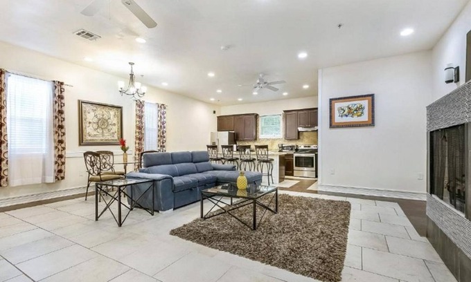 Faubourg Lafayette Condo | 15% OFF Monthly |10% OFF Weekly-Carondelet Street Cozy Condos