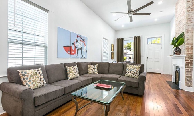 Irish Channel House | 15% OFF Monthly | 10% OFF Weekly-Spacious 5BR Near Magazine St & Uptown