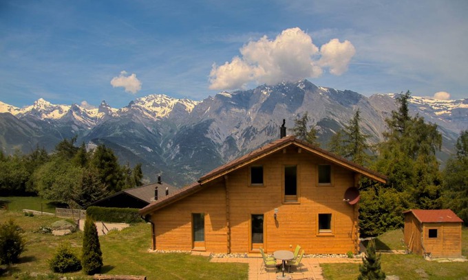 Saint-Pierre-de-Clages Ski Chalet | 150 m² Chalet ∙ 4 bedrooms ∙ 8 guests