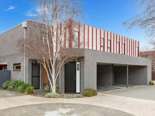 Parkdale House | 150 m² House ∙ 1 bedroom ∙ 4 guests