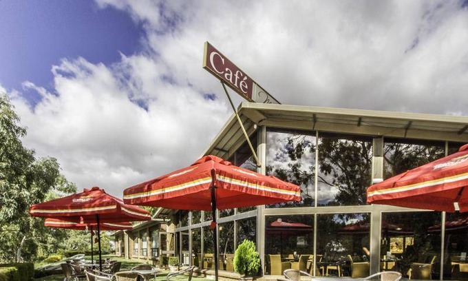 Mannum Hotel | 150 m² Motel ∙ 4 bedrooms ∙ 8 guests