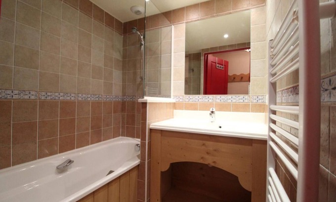 Val Cenis Apartment | 150m from shops, 2nd floor, view mountain, fitness, swimming pool, balcony, tv, ski locker, 40m²