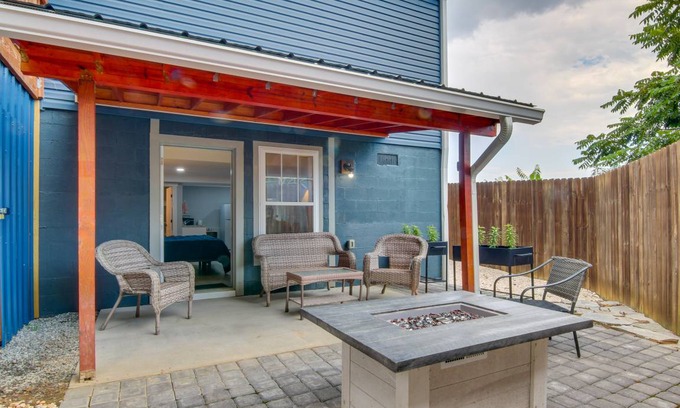 Hendersonville Apartment | 152 m² Apartment ∙ 3 bedrooms ∙ 6 guests