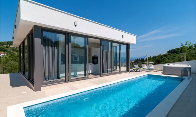 Stomorska House | 152 m² House ∙ 3 bedrooms ∙ 6 guests