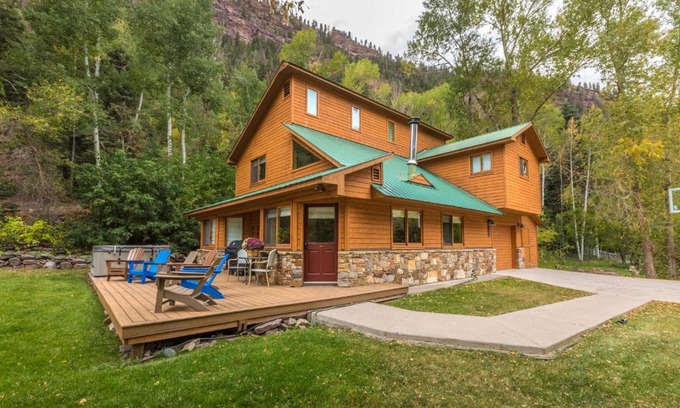 Ouray House | 1524 Oak Street