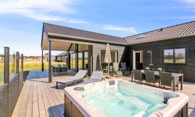Lokken House | 155 m² House ∙ 4 bedrooms ∙ 12 guests